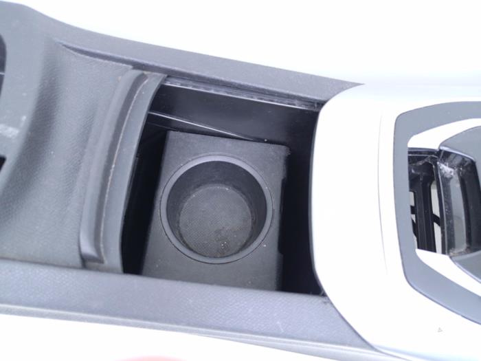 Mittkonsol från en Peugeot 308 SW (L4/L9/LC/LJ/LR) 1.2 12V e-THP PureTech 130 2018