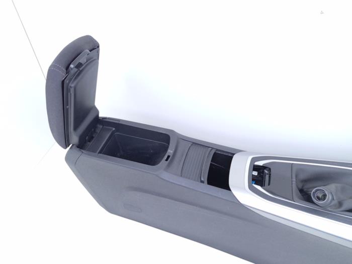 Mittkonsol från en Peugeot 308 SW (L4/L9/LC/LJ/LR) 1.2 12V e-THP PureTech 130 2018