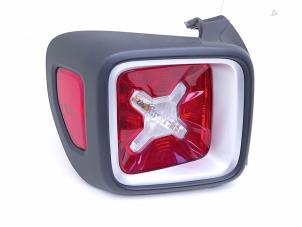 Begagnade Baklykta, vänster Jeep Renegade (BU) 1.4 Multi Air 16V Pris € 135,00 Marginaltabell erbjuds av Automaterialen Ronald Morien B.V.