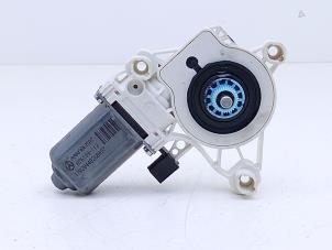 Gebruikte Portierruitmotor Mercedes AMG GT 4-door coupe (X290) 4.0 63 S V8 Turbo 4-Matic+ Prijs € 45,00 Margeregeling aangeboden door Automaterialen Ronald Morien B.V.