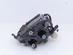 Begagnade Luftpump (fjädring) Porsche Cayenne III (9YA) 3.0 V6 Turbo 24V E-Hybrid Pris € 575,00 Inklusive moms erbjuds av Automaterialen Ronald Morien B.V.