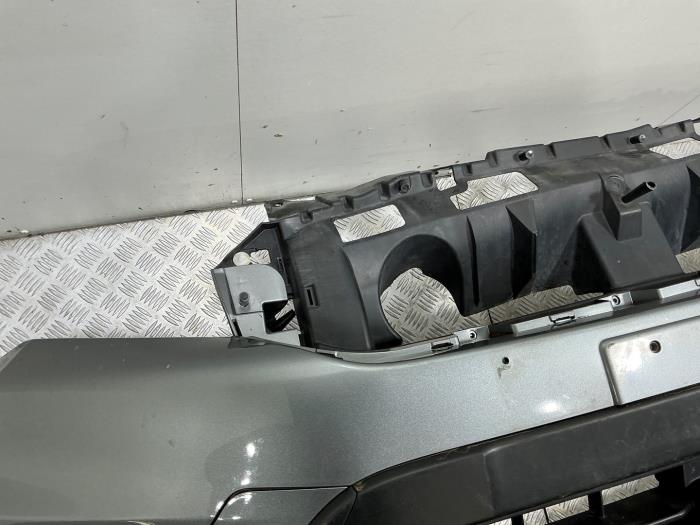 Voorbumper van een Suzuki SX4 S-Cross (JY) 1.0 Booster Jet Turbo 12V 2018