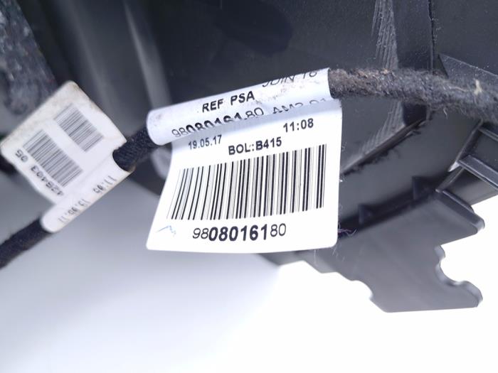 Mittkonsol från en Peugeot 308 SW (L4/L9/LC/LJ/LR) 1.2 12V e-THP PureTech 110 2017