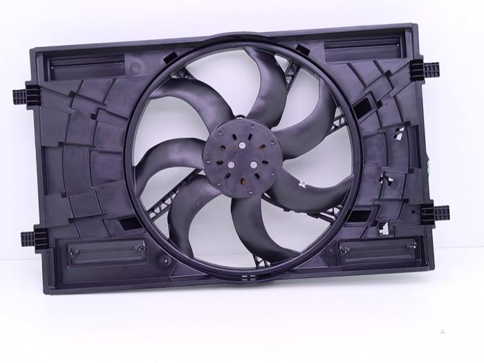 Kylfläkt från en Audi A3 Sportback (8YA) 1.0 30 TFSI 12V Mild hybrid 2021