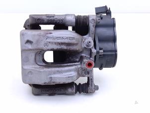 Gebruikte Remklauw (Tang) links-achter Mercedes A-Klasse AMG (177.0) 2.0 A-35 AMG Turbo 16V 4Matic Prijs € 59,00 Margeregeling aangeboden door Automaterialen Ronald Morien B.V.