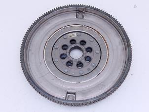 Gebruikte Dubbele massa vliegwiel Mercedes A-Klasse AMG (177.0) 2.0 A-35 AMG Turbo 16V 4Matic Prijs € 175,00 Margeregeling aangeboden door Automaterialen Ronald Morien B.V.