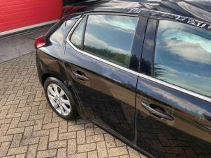 Begagnade Bakdörr, 4-dörrars, höger Opel Corsa F (UB/UH/UP) 1.5 CDTI 100 Pris € 145,00 Marginaltabell erbjuds av Automaterialen Ronald Morien B.V.