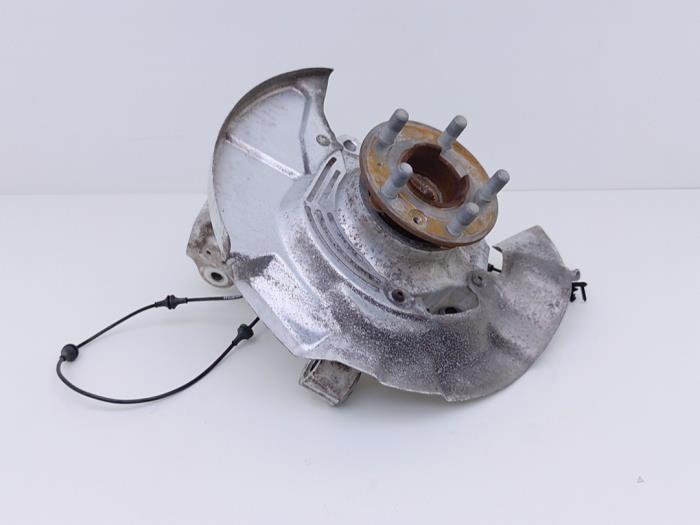 Fusee rechts-voor van een Jaguar E-Pace 2.0 D 165 MHEV 16V AWD 2024