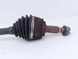 Gebruikte Aandrijfas links-voor Peugeot Partner (EF/EU) 1.5 BlueHDi 130 Prijs € 129,00 Margeregeling aangeboden door Automaterialen Ronald Morien B.V.