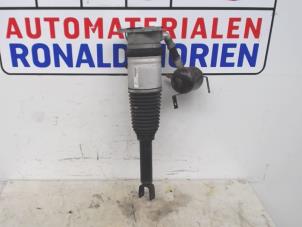 Gebruikte Schokdemper links-achter Audi A8 (D3) 4.2 TDI V8 32V Quattro Prijs € 95,00 Margeregeling aangeboden door Automaterialen Ronald Morien B.V.