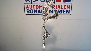 Gebruikte Dynamosteun onder Volkswagen Golf VII (AUA) 2.0 TDI 16V Prijs € 78,65 Inclusief btw aangeboden door Automaterialen Ronald Morien B.V.