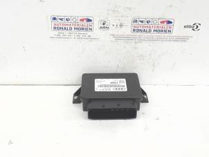 Gebruikte Handrem Module Audi A4 Avant (B8) 2.0 TDI 16V Prijs € 45,00 Margeregeling aangeboden door Automaterialen Ronald Morien B.V.