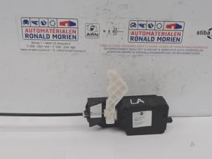 Gebruikte Motor Tankklepvergrendeling Mini Mini Cooper S (R53) 1.6 16V Prijs € 20,00 Margeregeling aangeboden door Automaterialen Ronald Morien B.V.