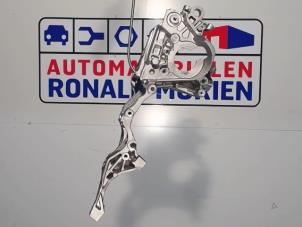 Gebruikte Dynamosteun onder Volkswagen Tiguan (5N1/2) 2.0 TDI 16V 4Motion Prijs € 102,85 Inclusief btw aangeboden door Automaterialen Ronald Morien B.V.