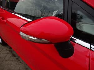 Gebruikte Buitenspiegel rechts Ford Fiesta 6 (JA8) 1.0 EcoBoost 12V 125 Prijs € 75,00 Margeregeling aangeboden door Automaterialen Ronald Morien B.V.