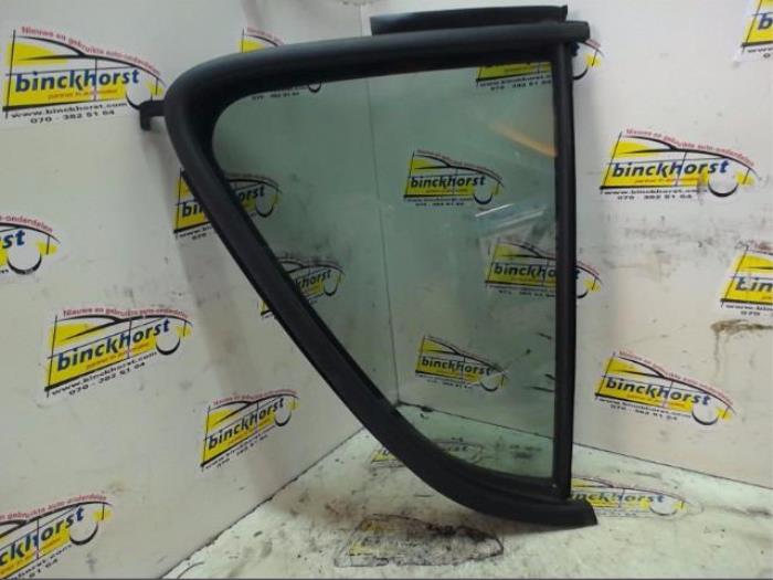 Sidofönster, vänster höger bak från en Opel Agila (B) 1.0 12V 2013