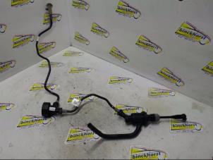 Begagnade Kopplingshuvudcylinder Renault Kadjar (RFEH) 1.2 Energy TCE 130 Pris € 31,50 Marginaltabell erbjuds av Binckhorst BV