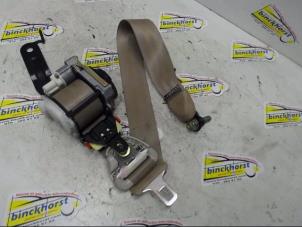 Begagnade Främre säkerhetsbälte, höger Mitsubishi Galant (EA/EC) 2.5 V6 24V Pris € 47,25 Marginaltabell erbjuds av Binckhorst BV