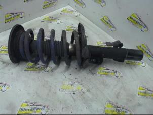 Begagnade Stötdämparstång, höger fram Volvo V60 I (FW/GW) 2.4 D5 20V Pris € 73,50 Marginaltabell erbjuds av Binckhorst BV