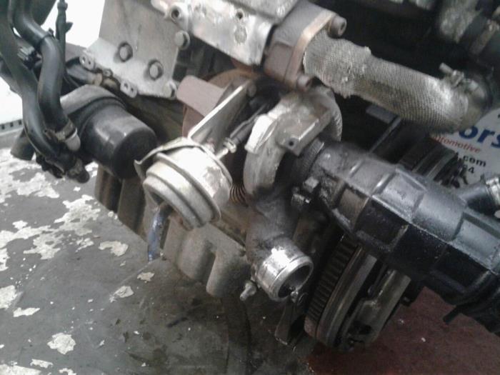 Motor van een Alfa Romeo 147 (937) 1.9 JTDM 2007