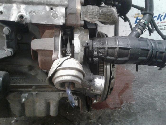 Motor van een Alfa Romeo 147 (937) 1.9 JTDM 2007