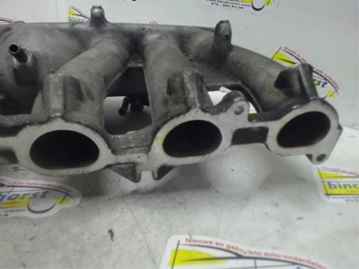 Insugsrör från en Volvo XC90 I 2.9 T6 24V 2005