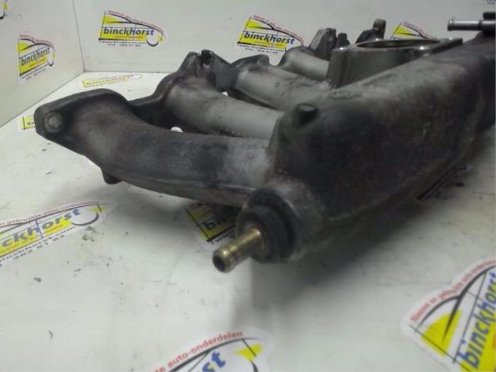 Insugsrör från en Volvo XC90 I 2.9 T6 24V 2005