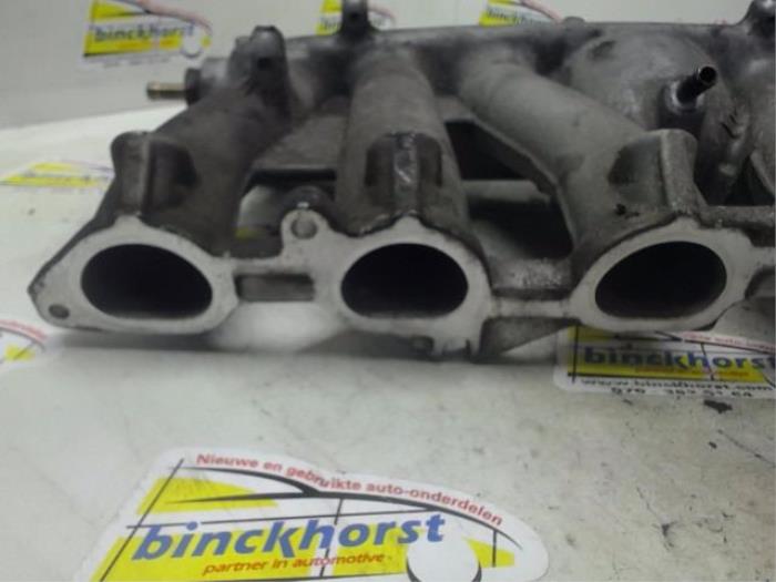 Insugsrör från en Volvo XC90 I 2.9 T6 24V 2005