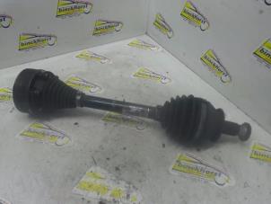 Gebruikte Aandrijfas links-voor Skoda Roomster (5J) 1.2 TDI 12V Prijs € 52,50 Margeregeling aangeboden door Binckhorst BV