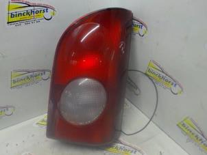 Begagnade Baklykta, höger Hyundai H-100 2.5 Diesel Pris € 36,75 Marginaltabell erbjuds av Binckhorst BV