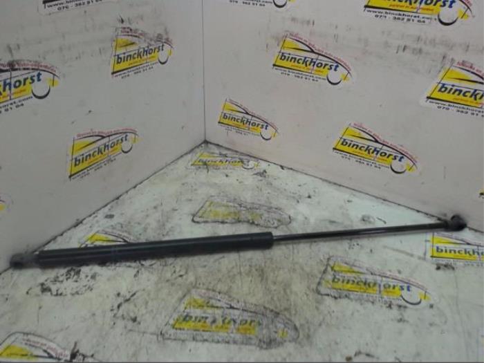 Gasfjäder, höger bak från en Peugeot 206 SW (2E/K) 1.4 2002