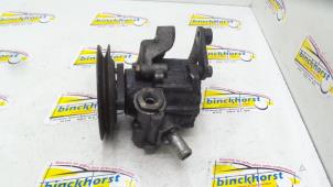 Używane Pompa wspomagania kierownicy Alfa Romeo 145 (930A) 1.6 ie Cena € 52,50 Procedura marży oferowane przez Binckhorst BV