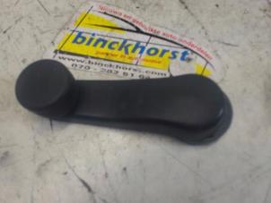 Używane Klamka okienna Skoda Fabia II Combi 1.2 TDI 12V Greenline Cena € 5,25 Procedura marży oferowane przez Binckhorst BV