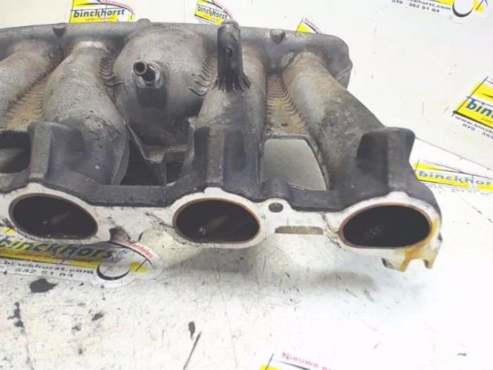 Insugsrör från en Volvo XC90 I 2.5 T 20V 2004