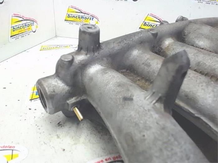 Insugsrör från en Volvo XC90 I 2.5 T 20V 2004