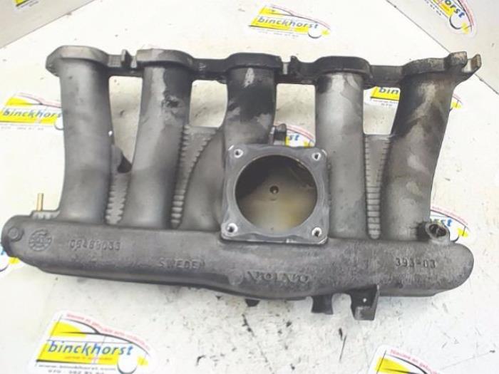 Insugsrör från en Volvo XC90 I 2.5 T 20V 2004