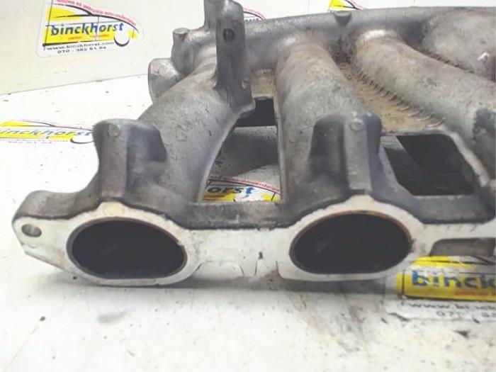 Insugsrör från en Volvo XC90 I 2.5 T 20V 2004