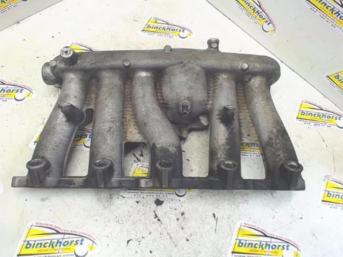 Insugsrör från en Volvo XC90 I 2.5 T 20V 2004