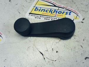 Używane Klamka okienna Skoda Fabia II Combi 1.2 TDI 12V Greenline Cena € 5,25 Procedura marży oferowane przez Binckhorst BV