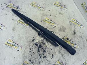 Gebruikte Ruitenwisserarm achter Kia Carnival/Grand Carnival 3 2.9 CRDi 16V VGT Prijs € 26,25 Margeregeling aangeboden door Binckhorst BV