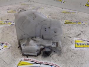 Begagnade Dörrmekanism, 4-dörrars, höger bak Daihatsu Cuore (L251/271/276) 1.0 12V DVVT Pris € 26,25 Marginaltabell erbjuds av Binckhorst BV