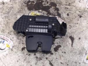 Gebruikte Achterklep Slotmechaniek Peugeot 208 I (CA/CC/CK/CL) 1.4 HDi Prijs € 31,50 Margeregeling aangeboden door Binckhorst BV