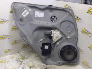 Begagnade Fönstermekanism för bakre dörr, 4-dörrars, vänster Mercedes B (W245) 2.0 B-180 CDI 16V Pris € 36,75 Marginaltabell erbjuds av Binckhorst BV