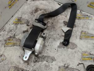 Używane Pas bezpieczenstwa lewy przód Daihatsu Cuore (L251/271/276) 1.0 12V DVVT Cena € 42,00 Procedura marży oferowane przez Binckhorst BV