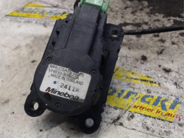 Värmarventil, motor från en Mitsubishi Outlander (GF/GG) 2.2 DI-D 16V Clear Tec 4x2 2013