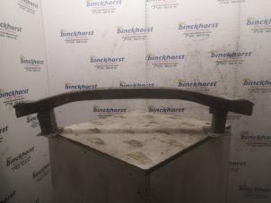 Begagnade Främre stötfångarram Renault Scénic II (JM) 2.0 16V Pris € 31,50 Marginaltabell erbjuds av Binckhorst BV