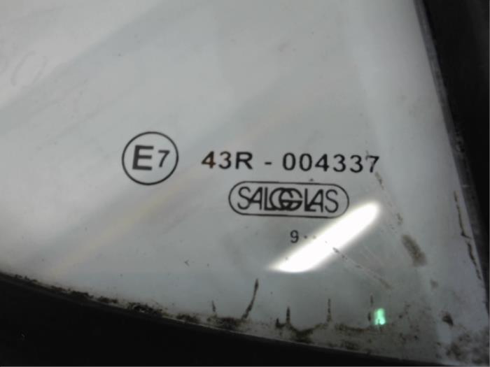 Sidofönster, vänster höger bak från en Opel Agila (B) 1.0 12V 2010