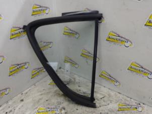 Begagnade Sidofönster, vänster höger bak Opel Agila (B) 1.0 12V Pris € 26,25 Marginaltabell erbjuds av Binckhorst BV