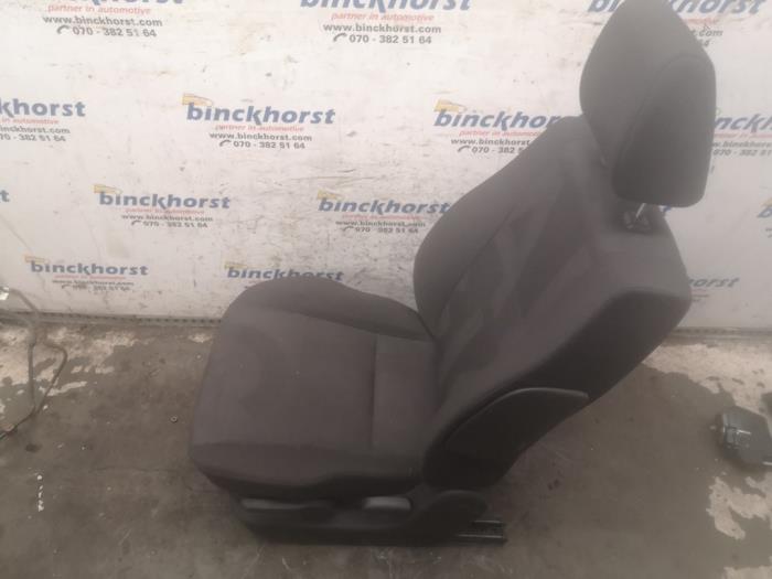 Stoel links van een Opel Agila (B) 1.0 12V 2010