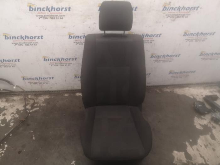 Stoel links van een Opel Agila (B) 1.0 12V 2010